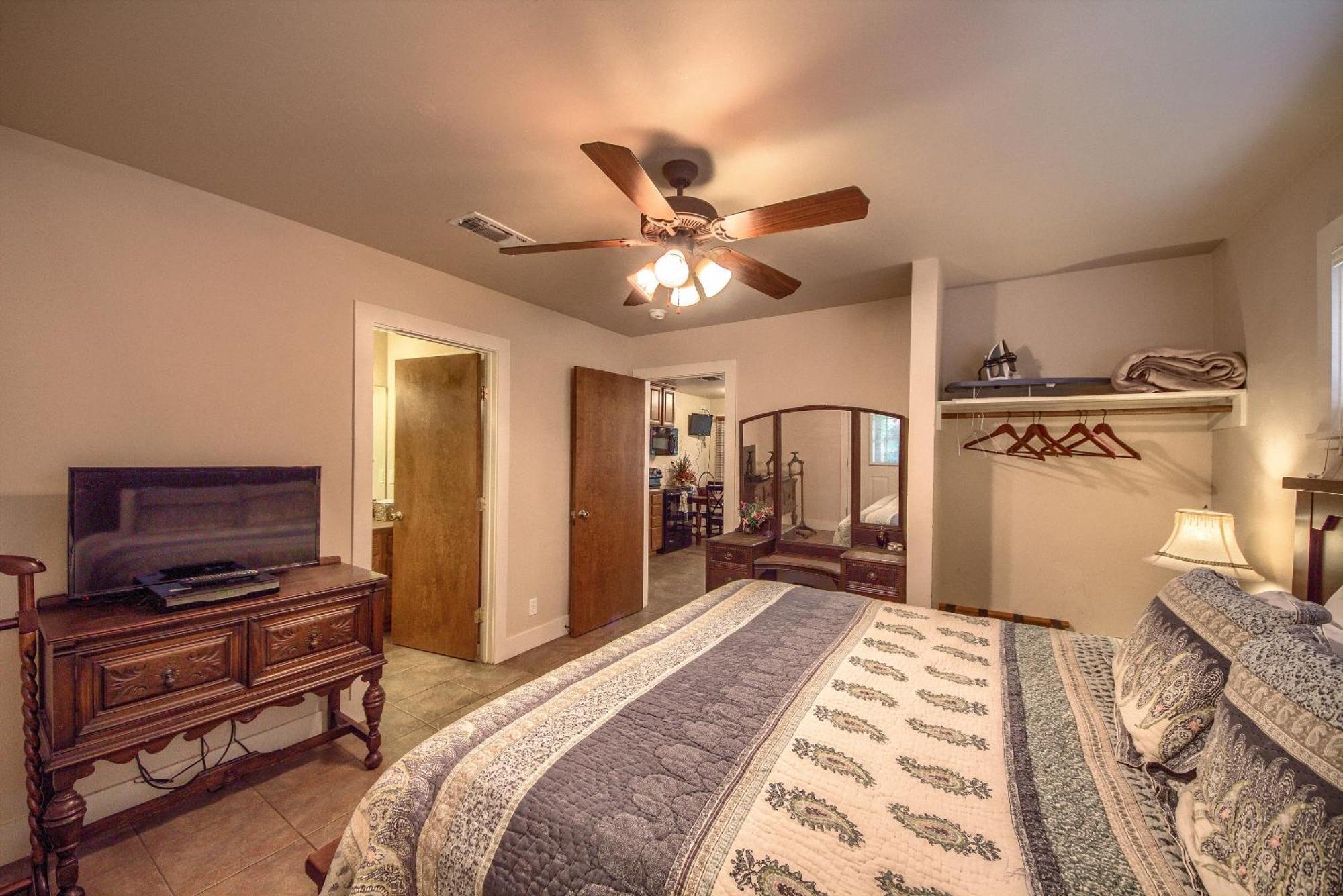 Annettes Cottage A Fredericksburg Bagian luar foto